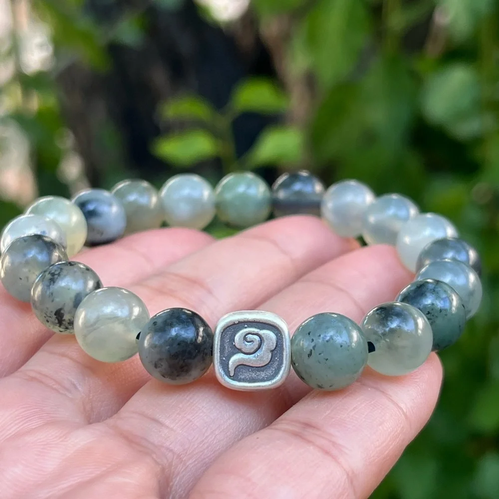 10mm stretchable Xiuyan jade with silver accent‎